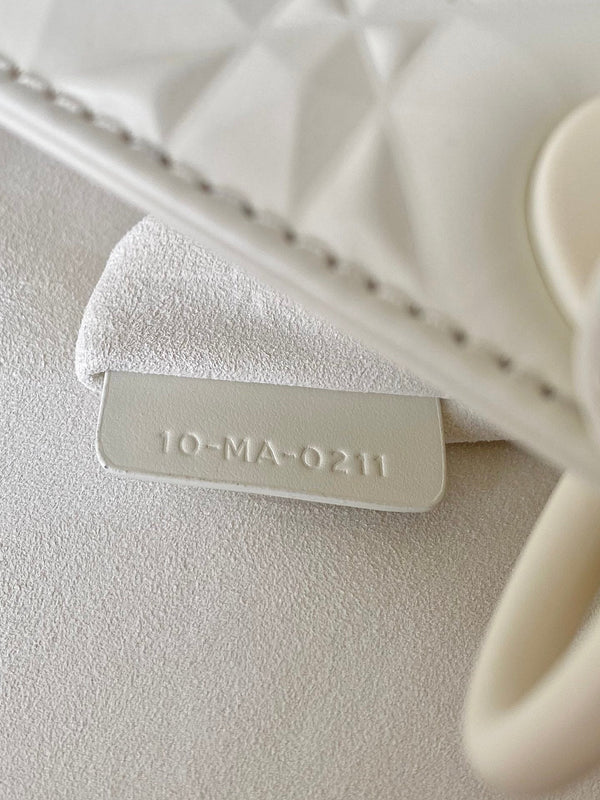 SMALL LADY 20 PELLE DI AGNELLO BIANCA MOTIVO A ROMBI