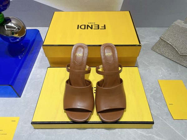 FENDI PRIMO SANDALO CON TACCO ALTO 95 MM IN PELLE DI AGNELLO MARRONE SEPPIA CON FERRAMENTA ORO