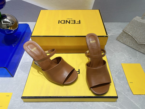 FENDI PRIMO SANDALO CON TACCO ALTO 95 MM IN PELLE DI AGNELLO MARRONE SEPPIA CON FERRAMENTA ORO