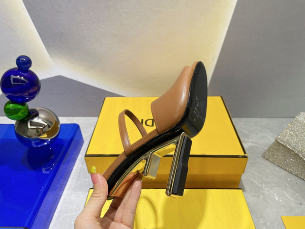 FENDI PRIMO SANDALO CON TACCO ALTO 95 MM IN PELLE DI AGNELLO MARRONE SEPPIA CON FERRAMENTA ORO