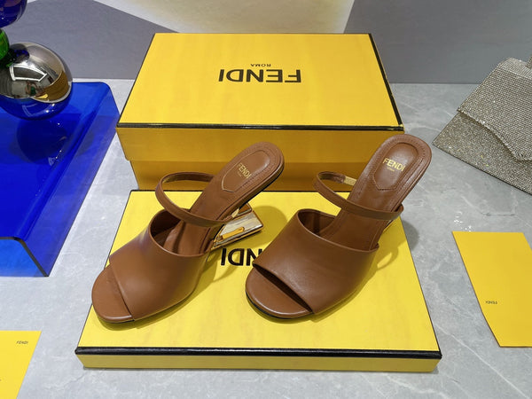 FENDI PRIMO SANDALO CON TACCO ALTO 95 MM IN PELLE DI AGNELLO MARRONE SEPPIA CON FERRAMENTA ORO