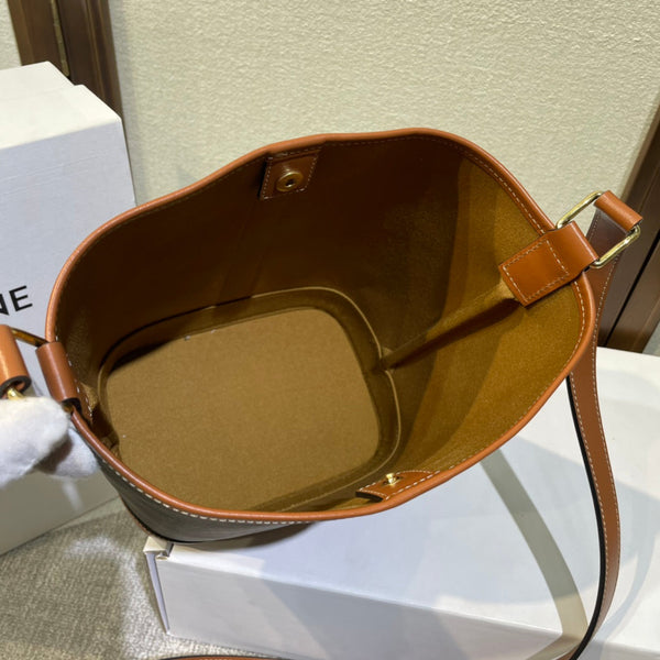 BUCKET 30 IN BLACK TRIOMPHE CANVAS AND RED BROWN CALFSKIN TRIM