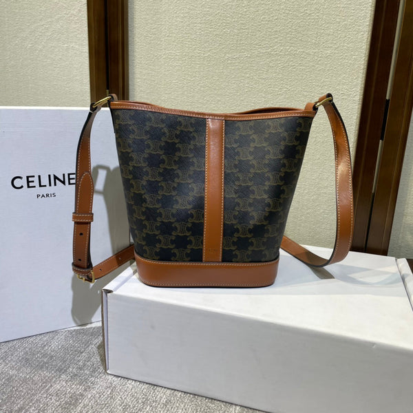 BUCKET 30 IN BLACK TRIOMPHE CANVAS AND RED BROWN CALFSKIN TRIM