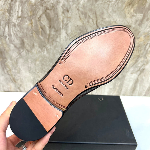 CD CROCODILE MOTIF BASIC OXFORD SIENNA CALFSKIN