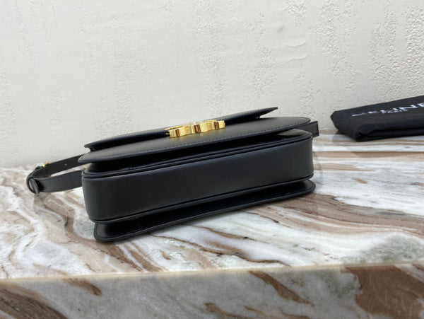 CLASSIQUE TRIOMPHE 22 BLACK CALFSKIN GOLD HARDWARE