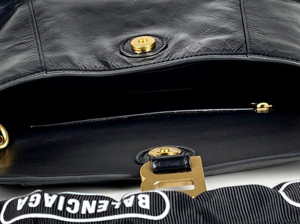 DOWNTOWN SHOULDER BAG 29 IN BLACK WAXED SHEEPSKIN GOLD HARDWARE