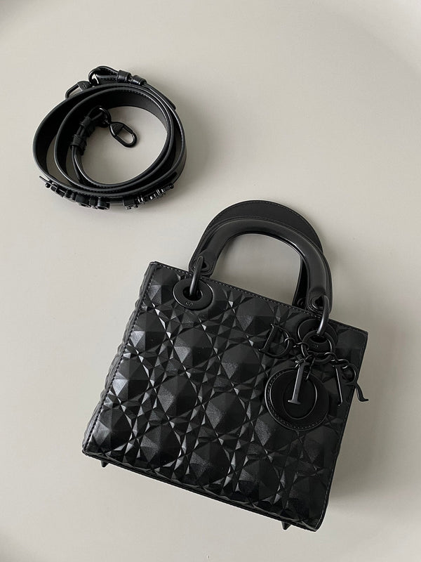 SMALL LADY 20 TUTTA NERA IN PELLE DI AGNELLO CON MOTIVO A ROMBI