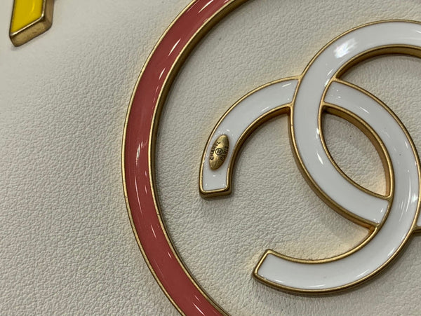 BORSA CC DEAUVILLE TOTE 39CM IN PELLE DI VITELLO BIANCA CON LOGO MULTICOLORE