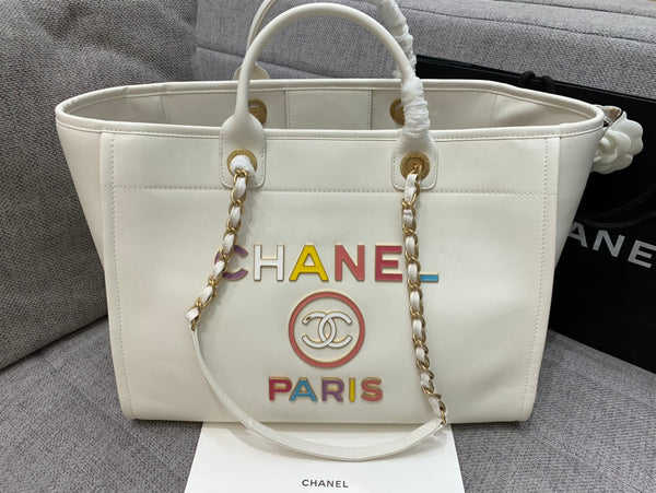 BORSA CC DEAUVILLE TOTE 39CM IN PELLE DI VITELLO BIANCA CON LOGO MULTICOLORE