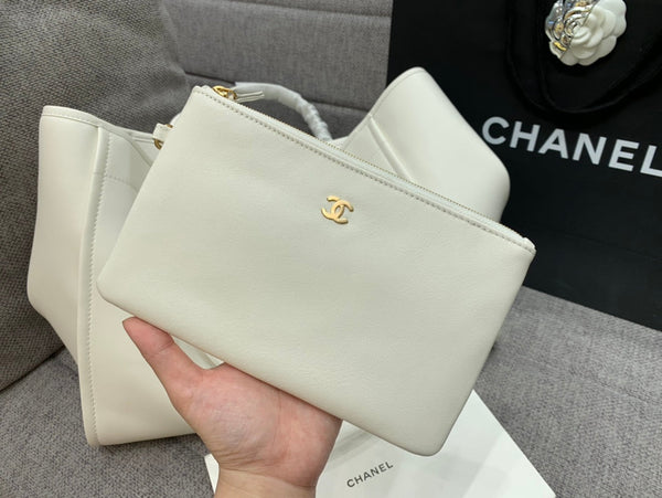 BORSA CC DEAUVILLE TOTE 39CM IN PELLE DI VITELLO BIANCA CON LOGO MULTICOLORE