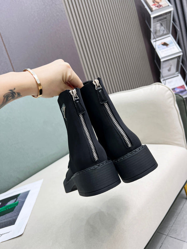 LACE-UP ANKLE BOOTS IN BLACK DENIM AND SHEEPSKIN LINING