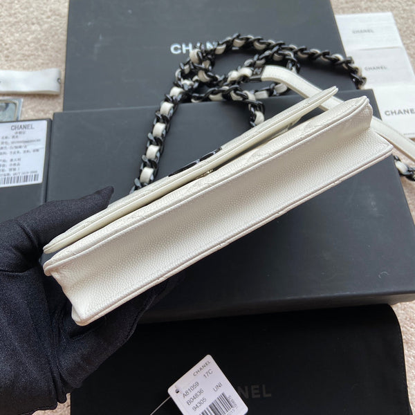 CC Classic Woc 20cm White Grained Calfskin Black Hardware