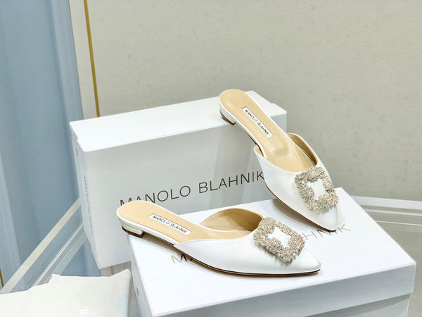 Manolo Buckle Flats Mules White Silk 327510