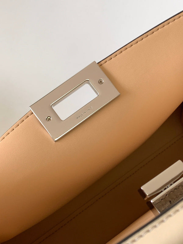 Borsa Peekaboo ISeeU Small da 27 cm in pelle di agnello color avorio con finiture dorate