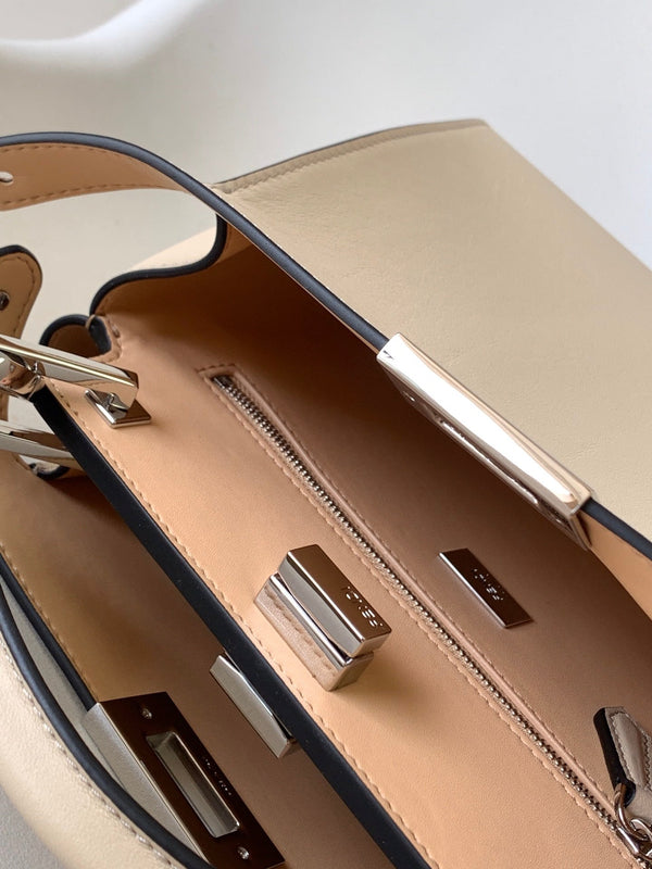 Borsa Peekaboo ISeeU Small da 27 cm in pelle di agnello color avorio con finiture dorate