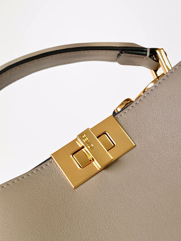 Borsa Peekaboo ISeeU Small da 27 cm in pelle di agnello marrone con finiture dorate