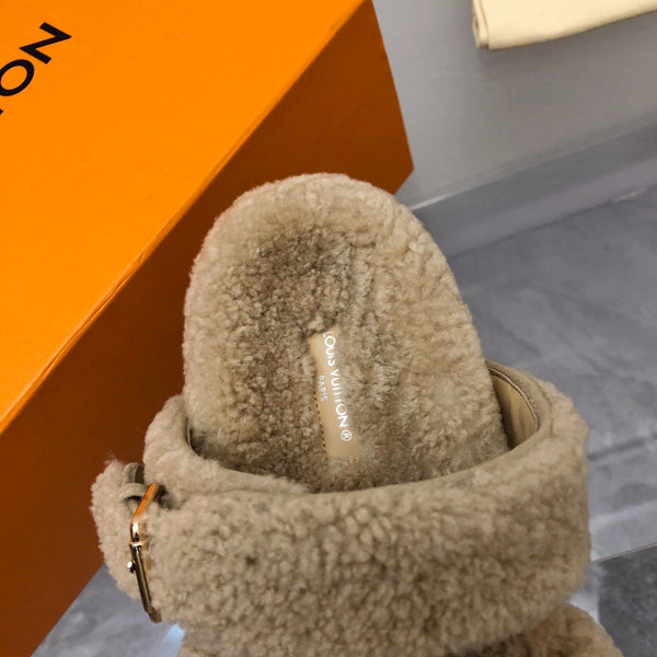 LV Paseo Flat Comfort Mule in lana marrone chiaro