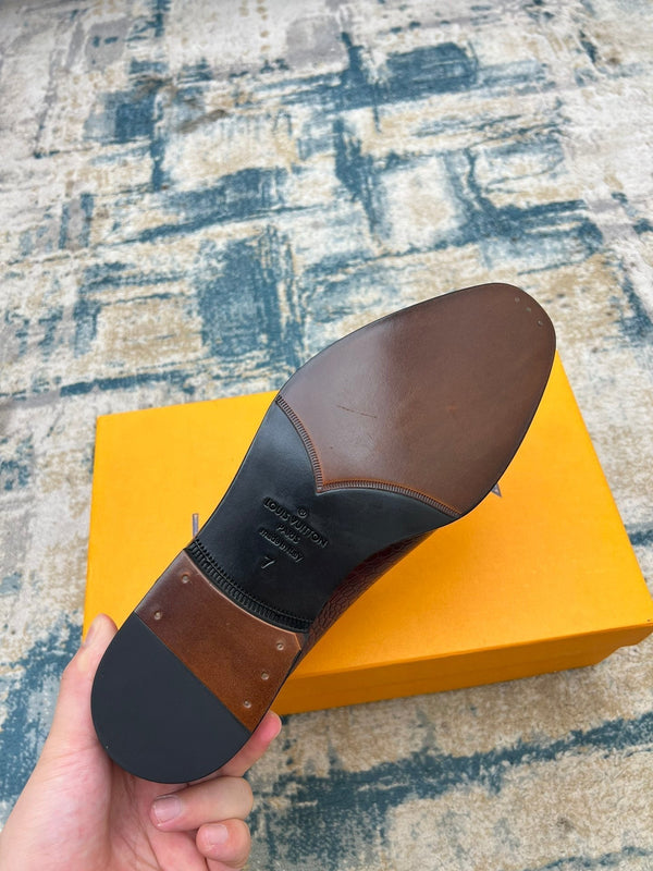 LV LACE-UP SHOES IN BROWN CROCODILE CALFSKIN