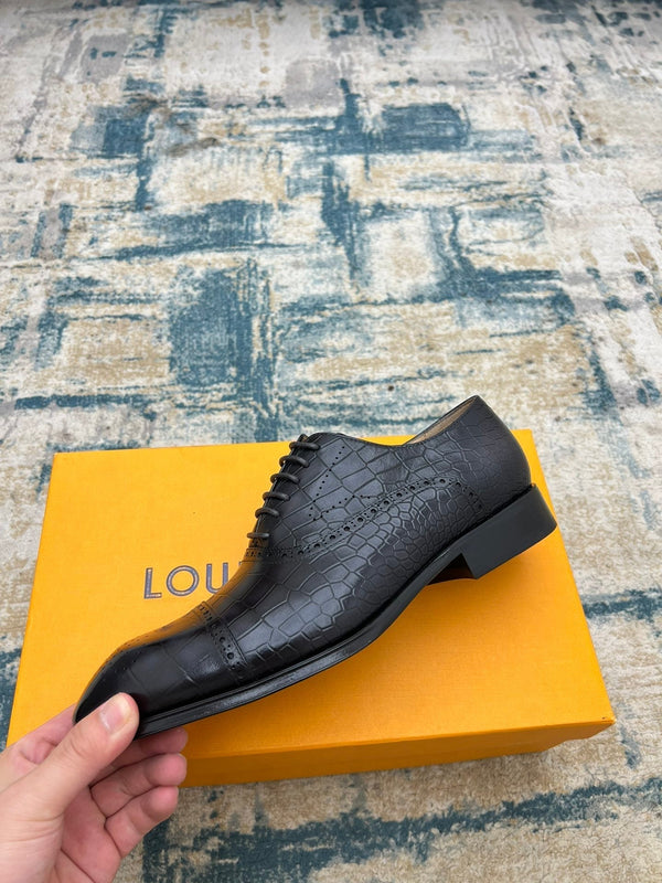 LV LACE-UP SHOES IN BLACK CALFSKIN