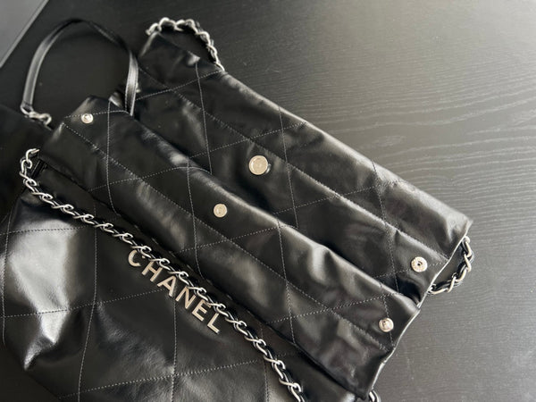 BORSA CC HOBO 22 IN PELLE DI AGNELLO NERA CON FERRAMENTA IN ARGENTO