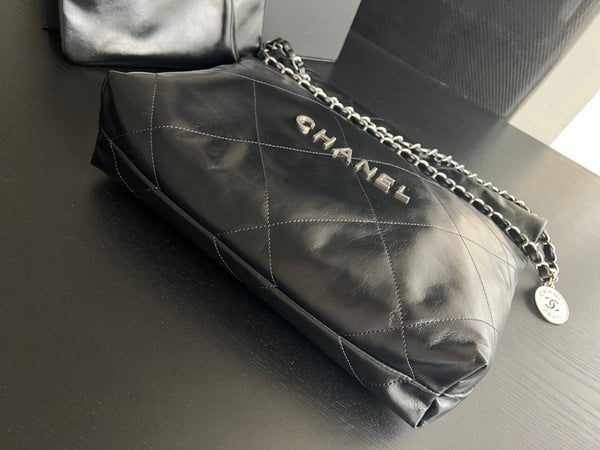 BORSA CC HOBO 22 IN PELLE DI AGNELLO NERA CON FERRAMENTA IN ARGENTO