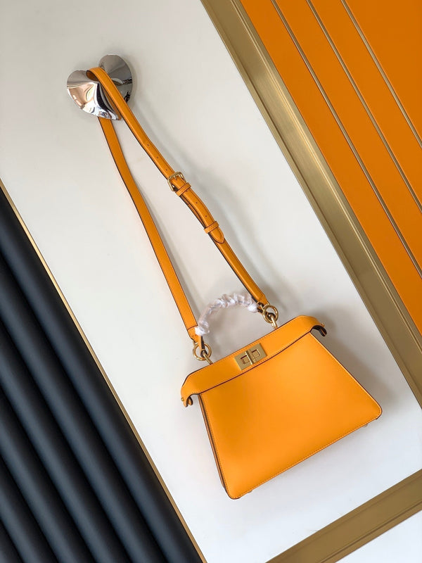 Borsa Peekaboo ISeeU Small da 27 cm in pelle di agnello gialla con finiture dorate