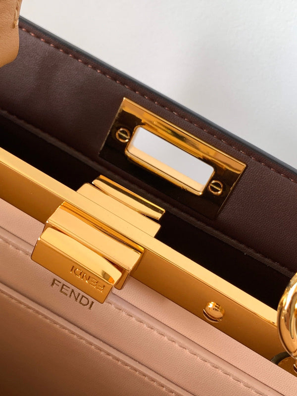 Borsa Peekaboo ISeeU Small da 27 cm in pelle di agnello beige con finiture dorate