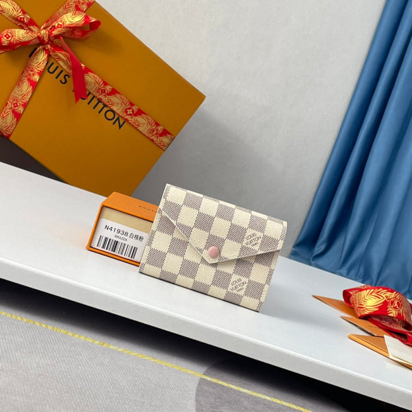 LV M41938 Cardboard Victorine Wallet White Monogram Canvas 221678