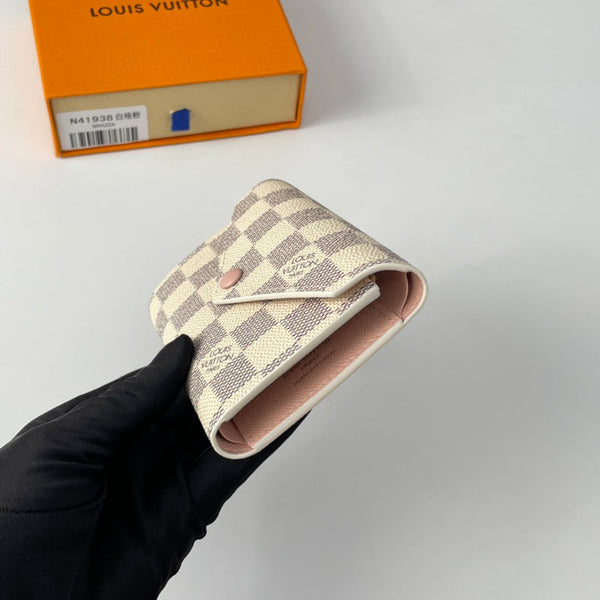 LV M41938 Cardboard Victorine Wallet White Monogram Canvas 221678