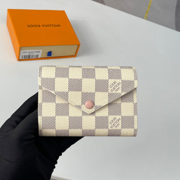 LV M41938 Cardboard Victorine Wallet White Monogram Canvas 221678
