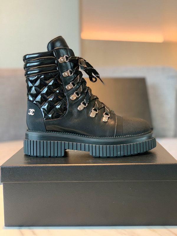 Stivali da combattimento CC 50 mm in pelle di vitello lucida nera trapuntata e tessuto in lycra 940073