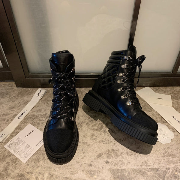 Stivali da combattimento CC 50 mm in pelle di vitello lucida nera trapuntata e tessuto in lycra 940073