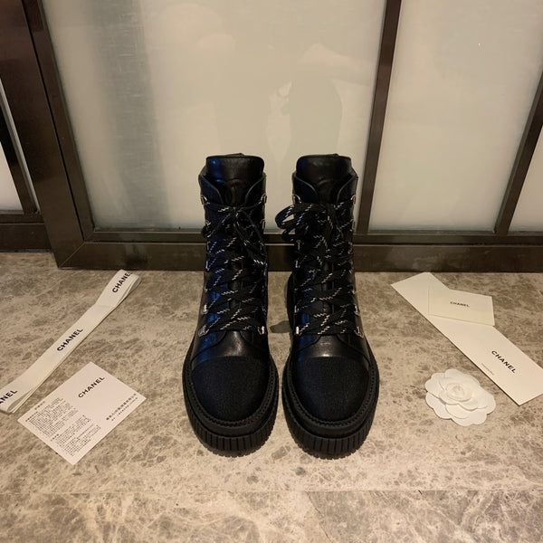 Stivali da combattimento CC 50 mm in pelle di vitello lucida nera trapuntata e tessuto in lycra 940073