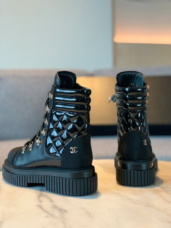 Stivali da combattimento CC 50 mm in pelle di vitello lucida nera trapuntata e tessuto in lycra 940073