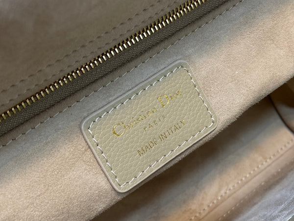 medium lady 24 ecru calfskin ghw