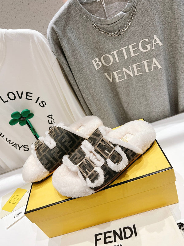 FENDI DAD SANDAL MULE IN BROWN MONOGRAM FF CANVAS WITH WHITE FLEECE