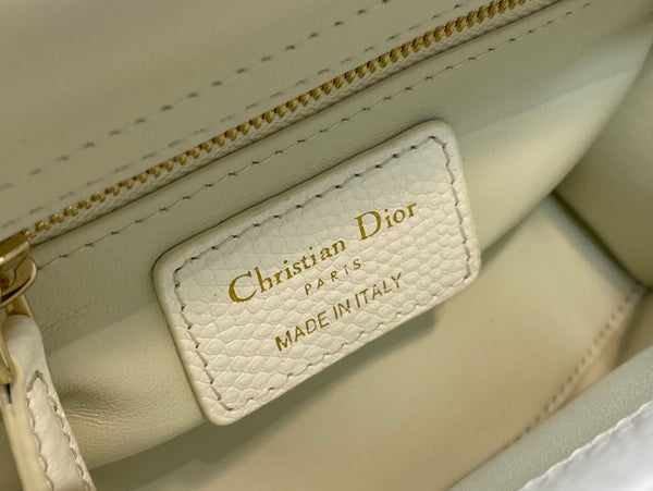 BORSA MINI LADY 17 IN PELLE DI AGNELLO BIANCA GOFFRATA CON CHIUSURA DORATA