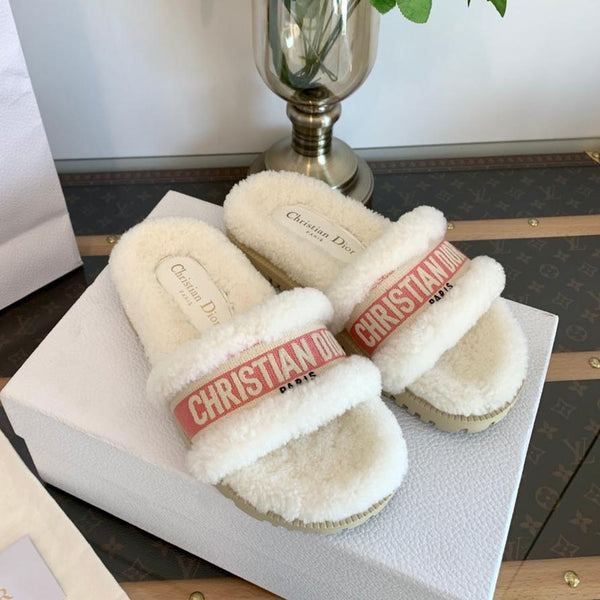 CD Dway Slide Pink White Wool Fleece Lining And Canvas Fabric