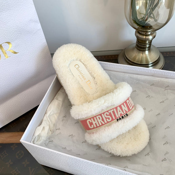 CD Dway Slide Pink White Fleece Lining And Canvas Fabric