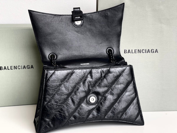 CRUSH MEDIUM CHAIN BAG 31 IN BLACK QUILTED CRUSHED CALFSKIN BLACK HARDWARE