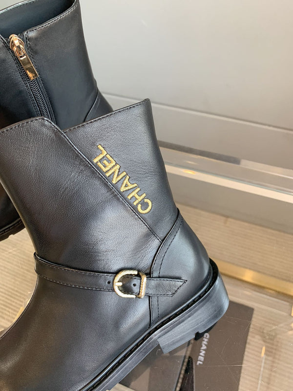 CC Front-Strap Ankle Boots 35mm Black Sheeepskin 464551