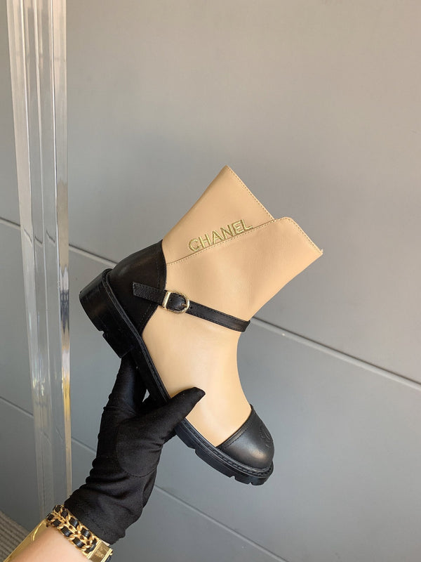 CC Front-Strap Ankle Boots 35mm Black Beige Sheeepskin 464552