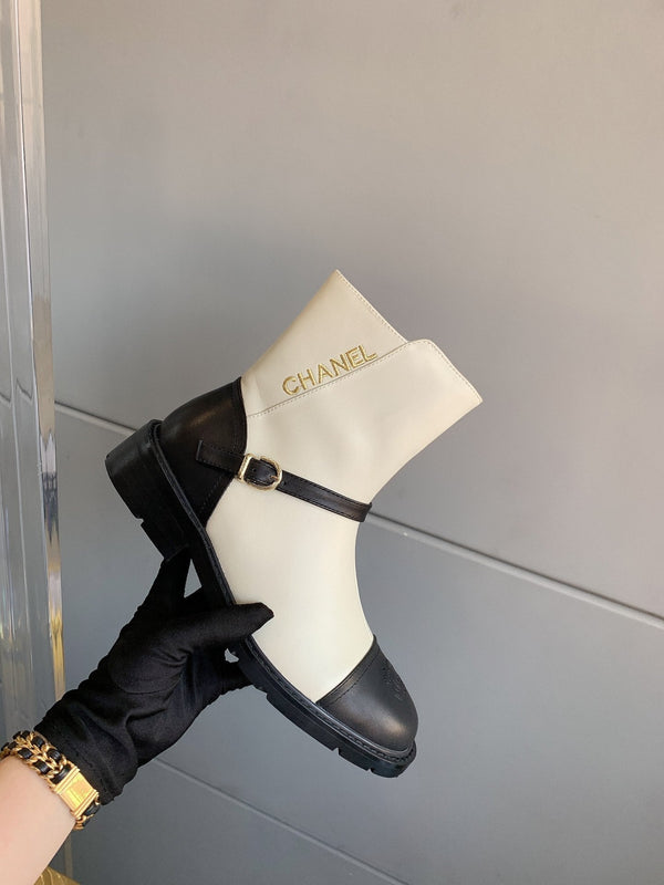 CC Front-Strap Ankle Boots 35mm Black White Sheeepskin 464553