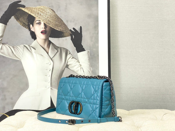 medium caro 25.5 azure blue black hardware