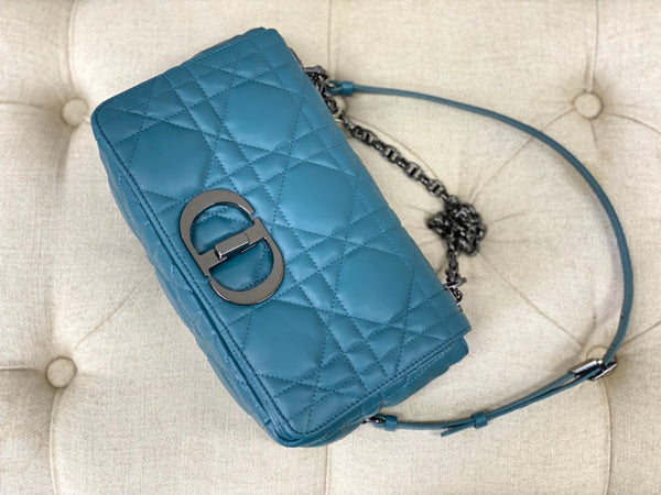 medium caro 25.5 azure blue black hardware