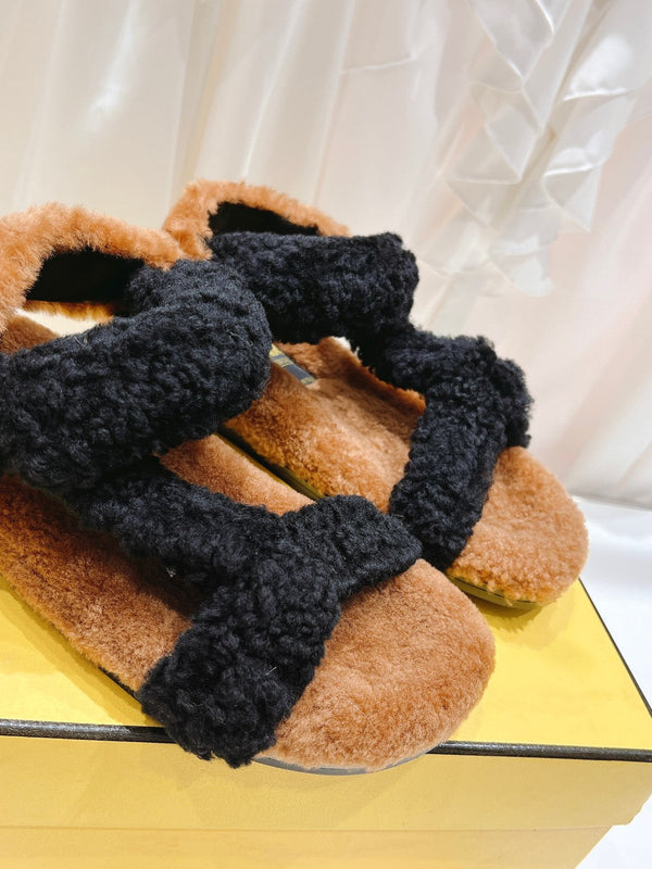 FENDI DAD SANDAL IN BLACK MIX CINNAMON BROWN FLEECE