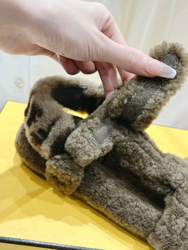 FENDI DAD SANDAL IN MOCHA BROWN FLEECE