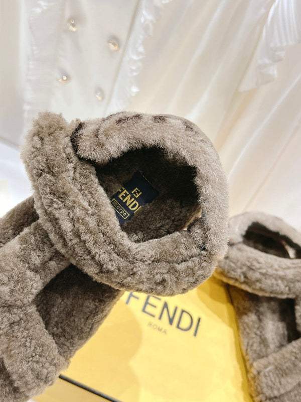 FENDI DAD SANDAL IN MOCHA BROWN FLEECE