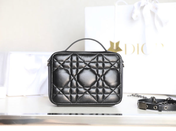 CARO BOX BAG 19 IN BLACK CALFSKIN