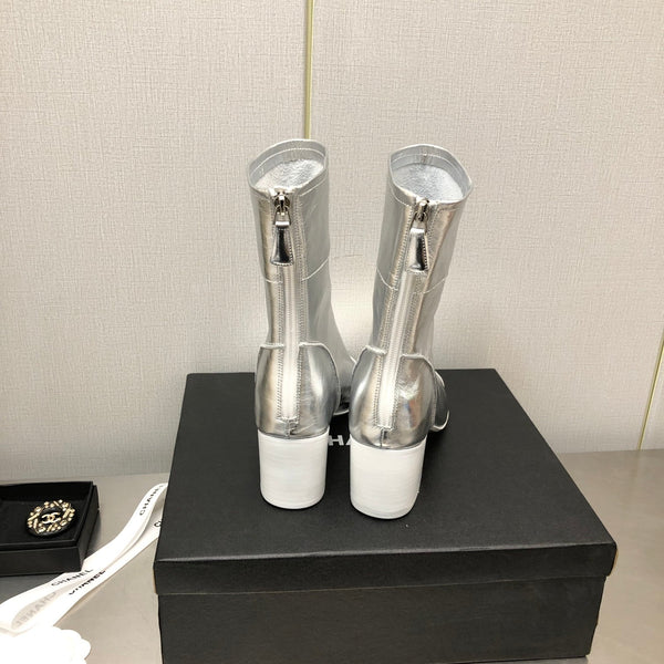 BLOCK HEEL ANKLE BOOTS IN SILVER CALFSKIN